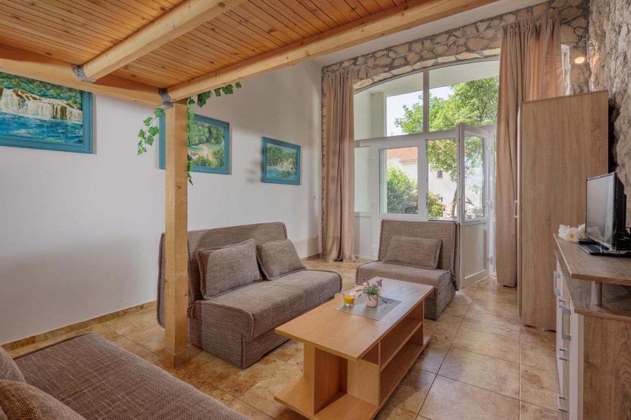 Apartments Tommi Dramalj Extérieur photo