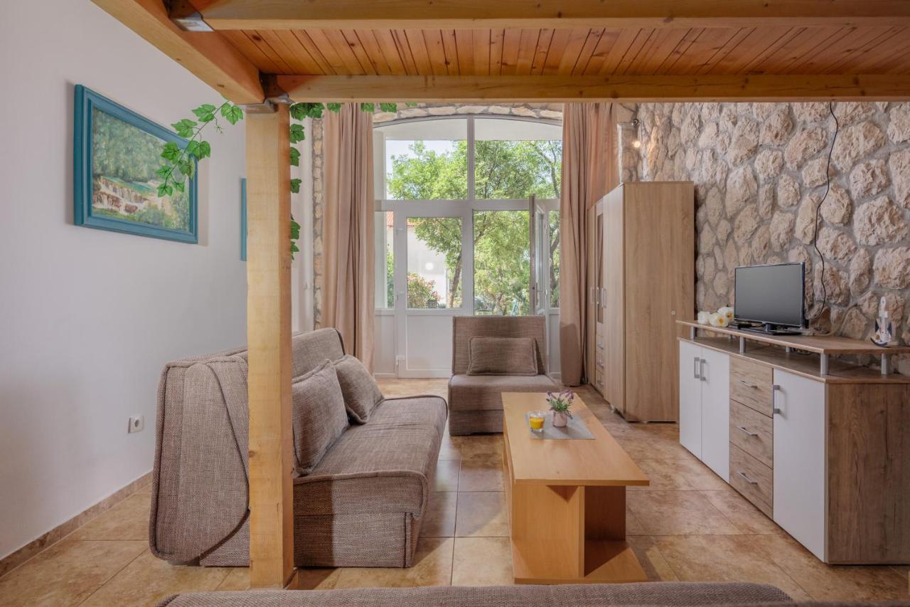 Apartments Tommi Dramalj Extérieur photo